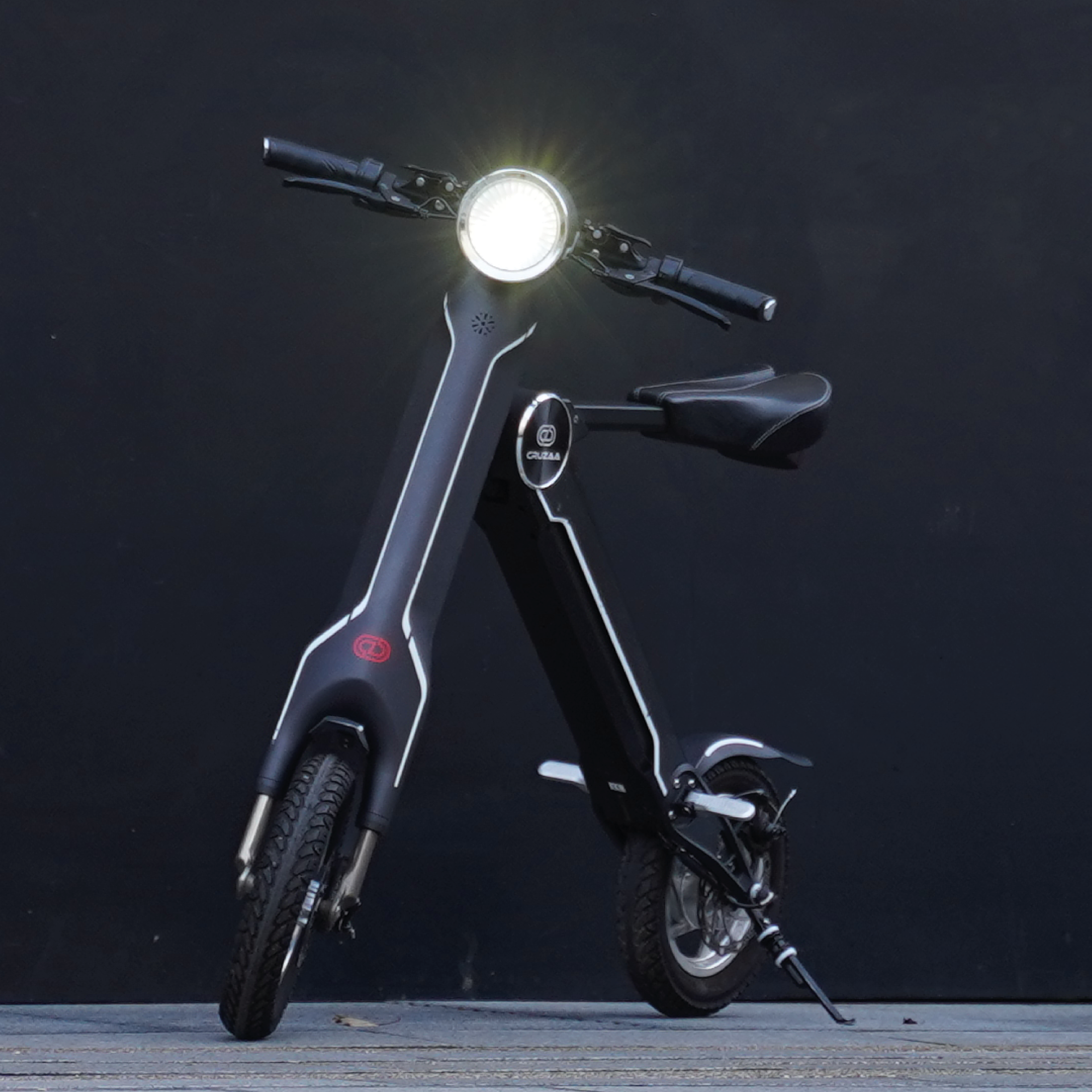 (LOWER FINAL PRICES ON OUR SITE!) The Cruzaa PRO Electric Scooter - 45km Range & 35kmh Top Speed Cruzaa Built in Bluetooth & Speakers +USB - Carbon Black