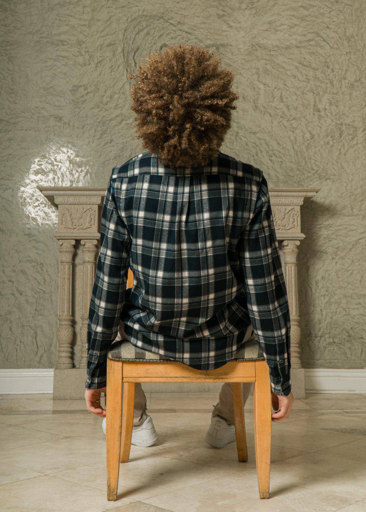 Konus Men's Plaid Flannel Shirt w/ Side Panels in Navy - shopatkonus