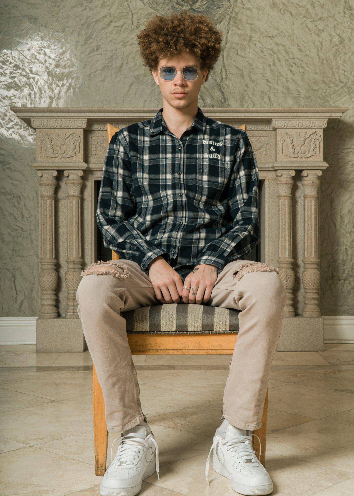 Konus Men's Plaid Flannel Shirt w/ Side Panels in Navy - shopatkonus