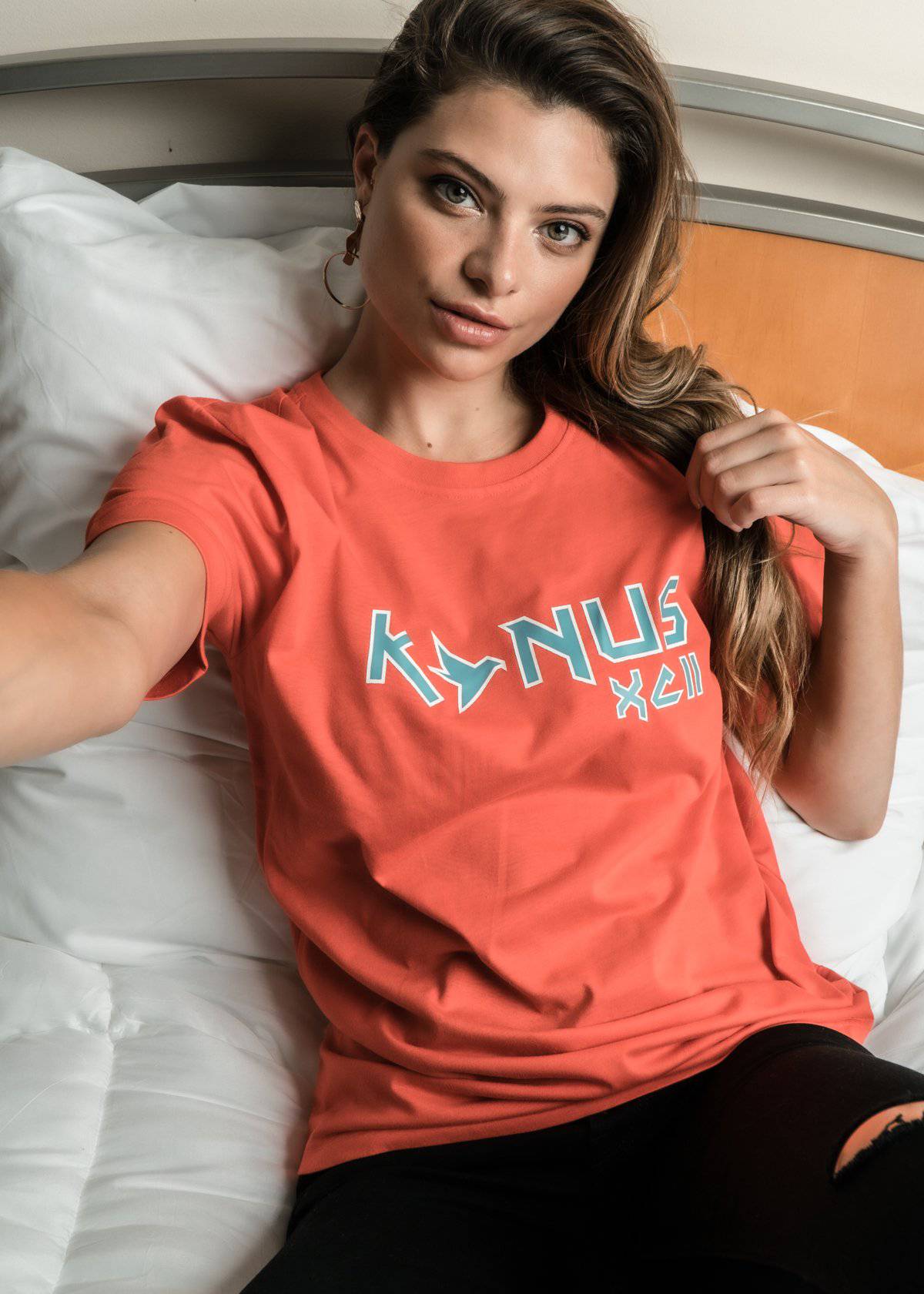 Konus Men's Tee / John In Red - shopatkonus