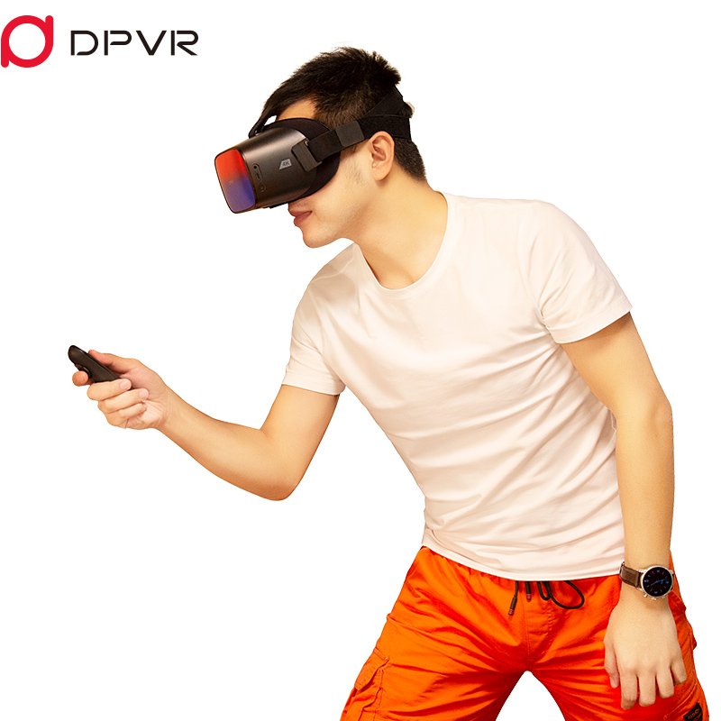 DPVR-Virtual-Reality-Headset-P1-Pro-4K-man-using